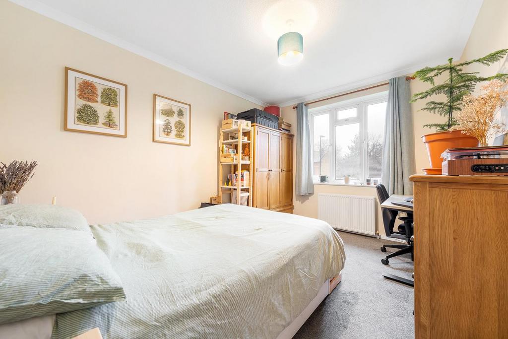Bedroom 1 (2).JPG