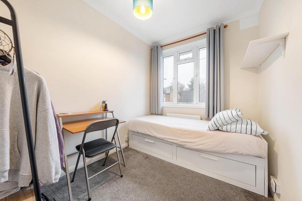 Bedroom 2.JPG