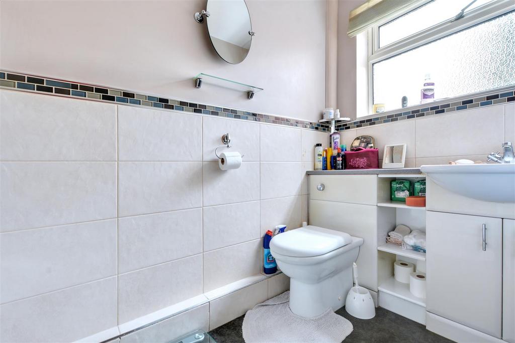 Bathroom 1.jpeg