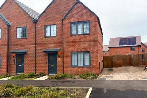 3 bedroom house to rent, Hailwood Avenue, Crowthorne, RG45