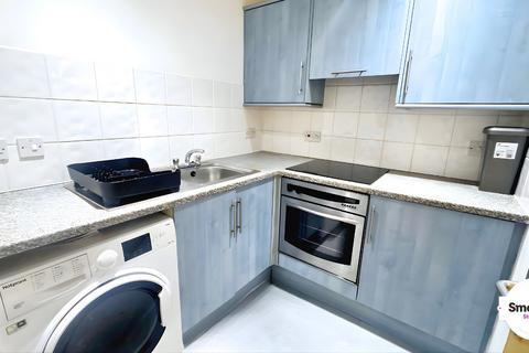 1 bedroom penthouse to rent, Plymouth, Devon PL4