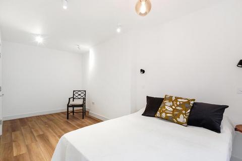 1 bedroom apartment to rent, Portsea Place, London W2