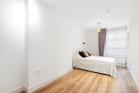 1 bedroom apartment to rent, Portsea Place, London W2