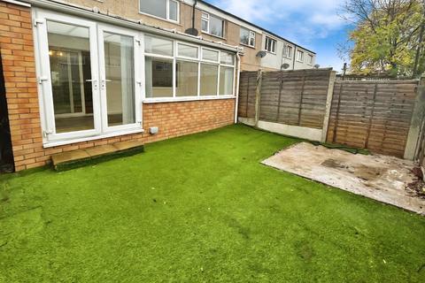 3 bedroom end of terrace house to rent, Calver Close, Derbyshire SK13