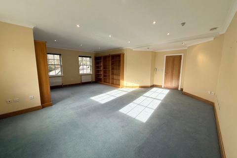 3 bedroom flat to rent, Norfolk Wing, Tortington Manor