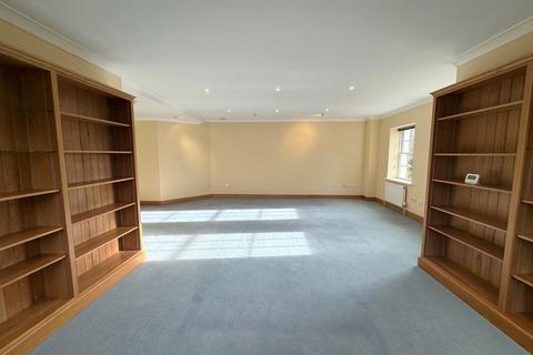 3 bedroom flat to rent, Norfolk Wing, Tortington Manor