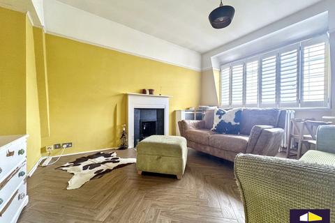 2 bedroom flat to rent, Streatham Hill, Wavertree Court, SW2