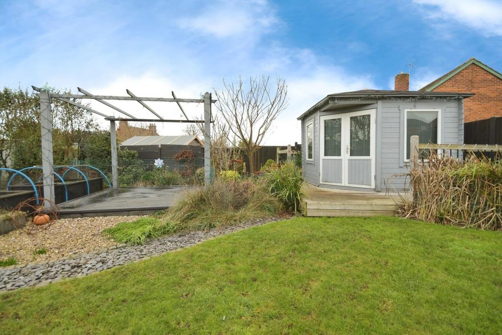REAR GARDEN 10.jpg
