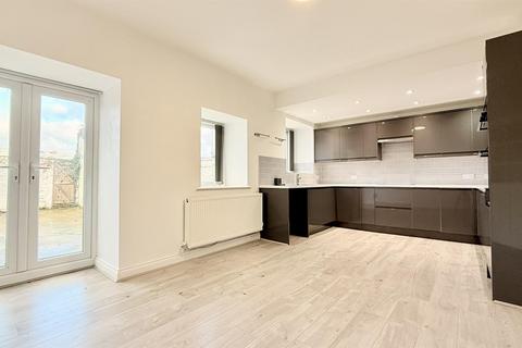 3 bedroom terraced house to rent, Factory Row, St. Helens