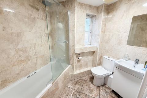 2 bedroom flat for sale, 17 Sanderson Villas, St James Village, Gateshead, NE8
