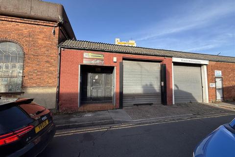 Shop to rent - Machell Street, Wincolmlee, Hull