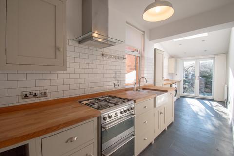 2 bedroom end of terrace house to rent, Sidney Road, South Knighton