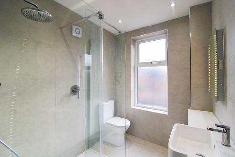 2 bedroom end of terrace house to rent, Sidney Road, South Knighton