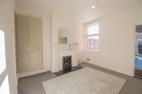 2 bedroom end of terrace house to rent, Sidney Road, South Knighton