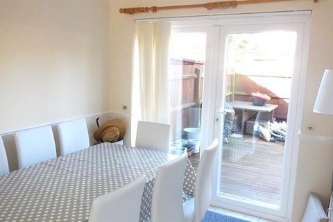 3 bedroom terraced house to rent, Elvin Close, Hordle, Lymington, SO41 0GY