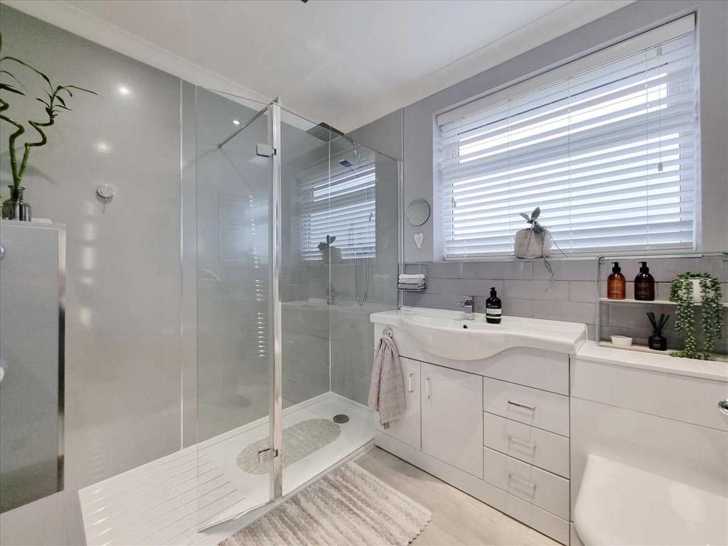 Shower Room: