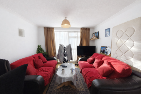 2 bedroom flat to rent, Church Road, Ilford IG2
