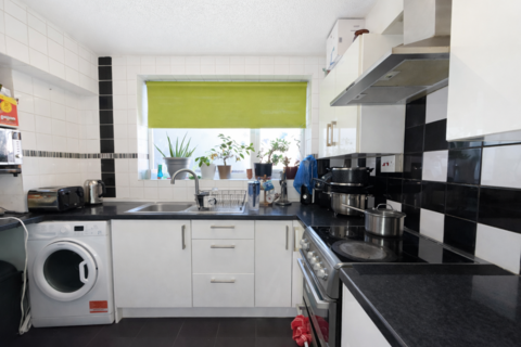 2 bedroom flat to rent, Church Road, Ilford IG2