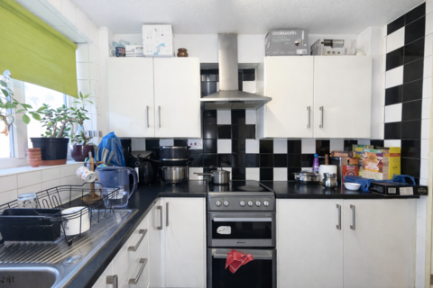2 bedroom flat to rent, Church Road, Ilford IG2