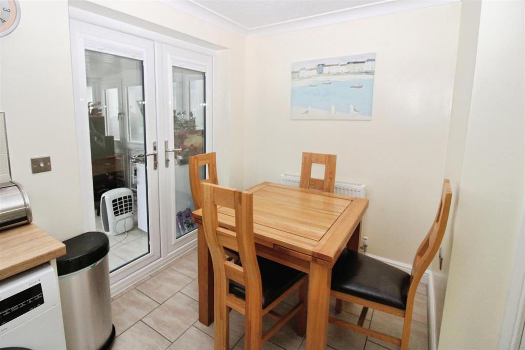 Fitted Dining Kitchen