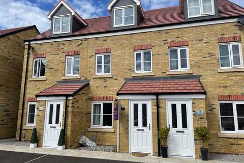 3 bedroom terraced house to rent, Barnett Road, Norton