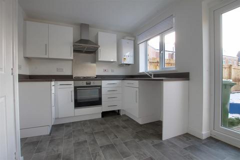 3 bedroom terraced house to rent, Barnett Road, Norton
