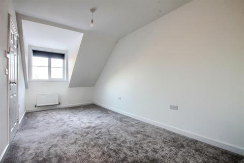 3 bedroom terraced house to rent, Barnett Road, Norton
