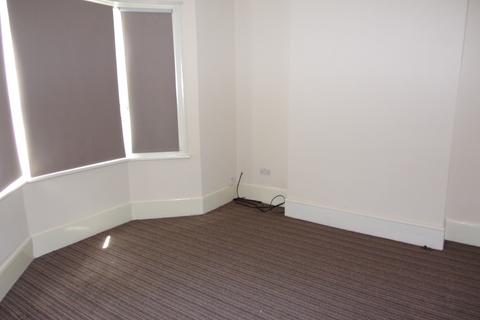 4 bedroom detached house to rent, The Crescent, Slough SL1