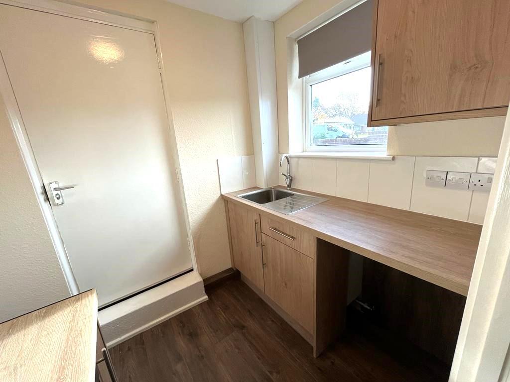 Kitchen 2.jpg