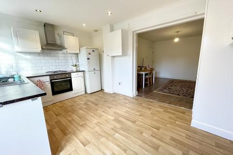4 bedroom terraced house to rent, Morris Road, Dagenham RM8