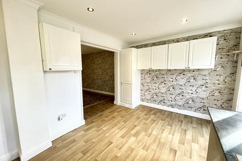 4 bedroom terraced house to rent, Morris Road, Dagenham RM8