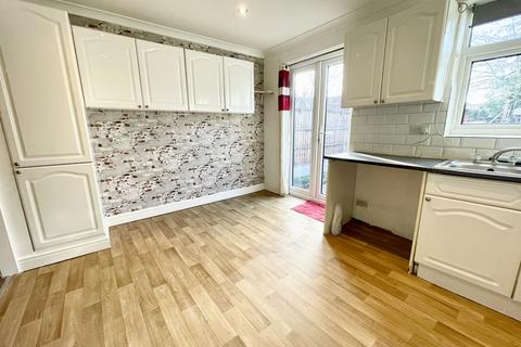 4 bedroom terraced house to rent, Morris Road, Dagenham RM8