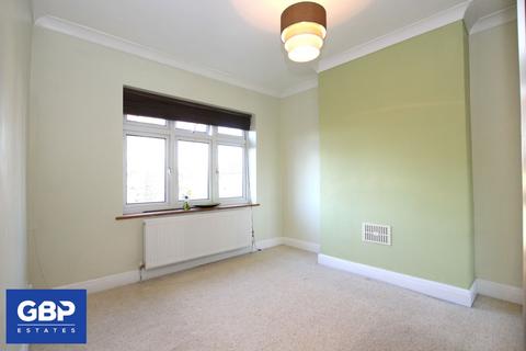 3 bedroom terraced house to rent, Weald Way, Romford, RM7