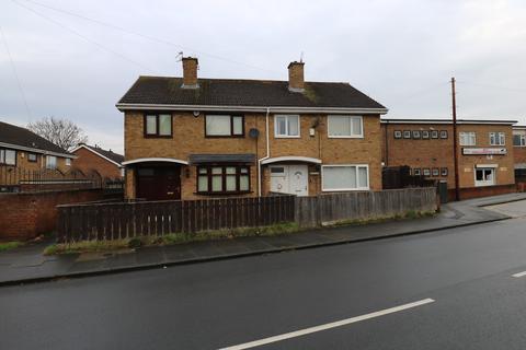 3 bedroom end of terrace house to rent, Lindisfarne Road, Middlesbrough TS3