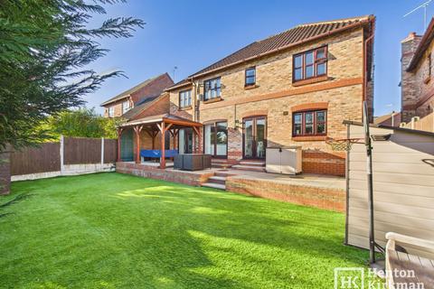 4 bedroom detached house for sale, Chaffinch Crescent, Billericay