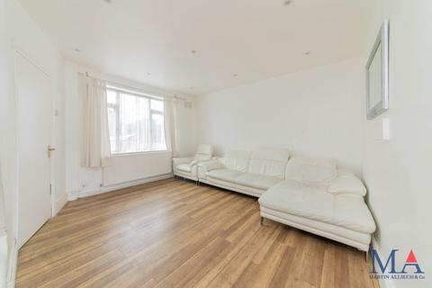 4 bedroom terraced house to rent, Theobald Street, Borehamwood