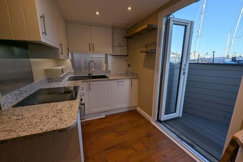 3 bedroom maisonette to rent, High Street, Cowes, Isle of Wight