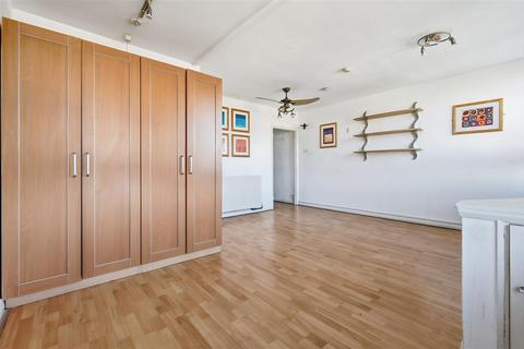 1 bedroom flat for sale, Cambridge Heath Road, London