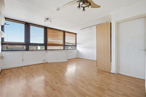 1 bedroom flat for sale, Cambridge Heath Road, London