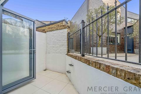 2 bedroom flat for sale, Gloucester Avenue, London NW1