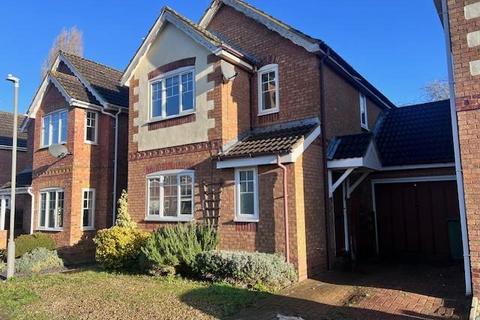 3 bedroom detached house to rent, Holly Drive,  Aylesbury,  HP21
