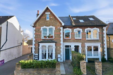 1 bedroom flat for sale, Wellington Road, Wanstead