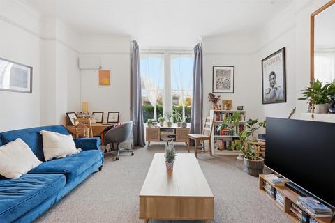 1 bedroom flat for sale, Wellington Road, Wanstead