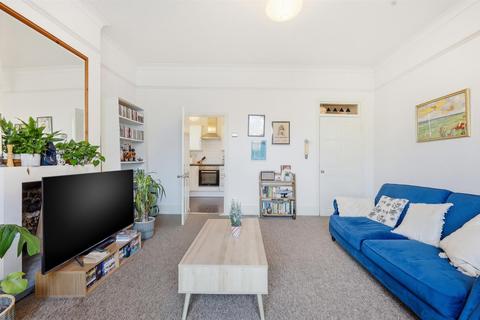 1 bedroom flat for sale, Wellington Road, Wanstead