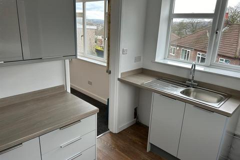 3 bedroom semi-detached house to rent, Gotts Park View, Armley, Leeds