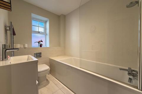 2 bedroom flat for sale, Fair Acre, High Wycombe HP13