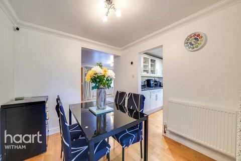 3 bedroom terraced house for sale, Elizabeth Avenue, Witham