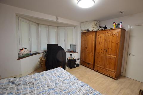 1 bedroom private hall to rent, Ripon Gardens, Ilford, IG1 3SL