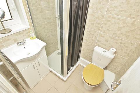 1 bedroom private hall to rent, Ripon Gardens, Ilford, IG1 3SL