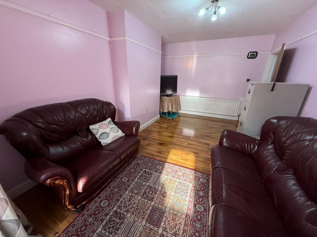 For Bedroom Semi - detached House to Rent